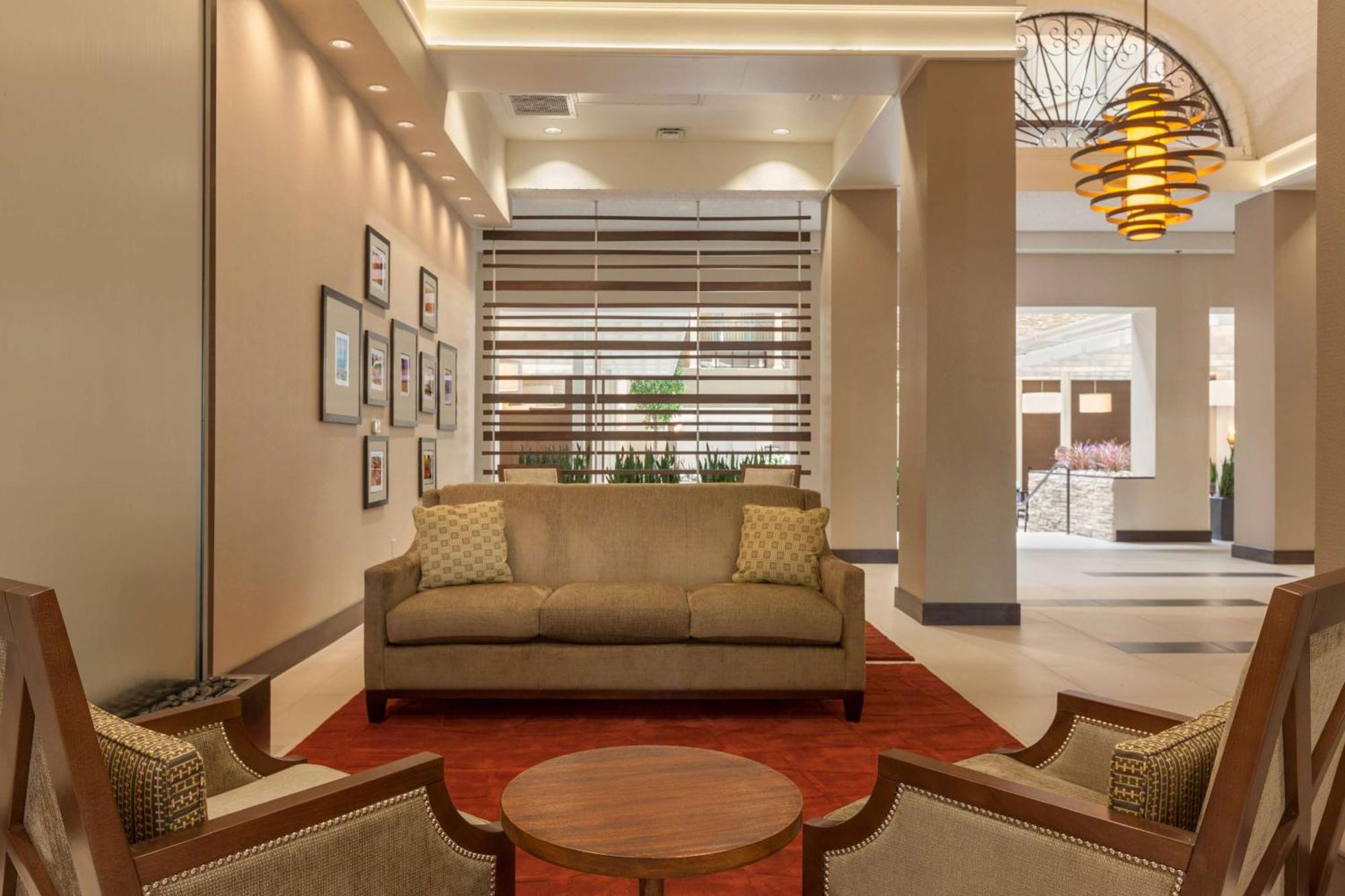 Embassy Suites Батон-Руж Экстерьер фото