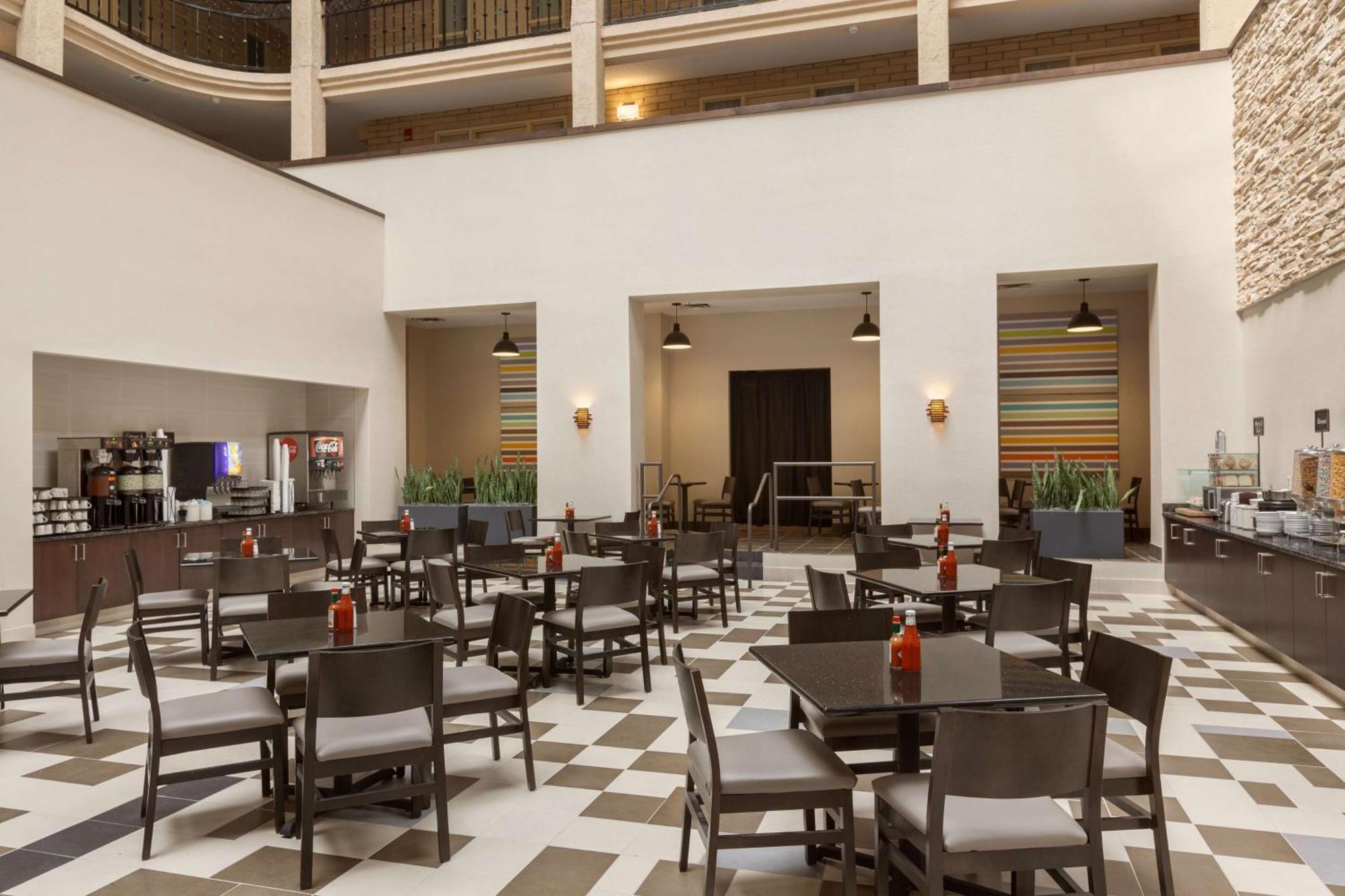 Embassy Suites Батон-Руж Экстерьер фото